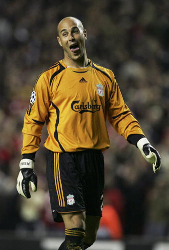 吕文君庆祝夺冠：是海港的三连冠，更是上海的三连冠（吕文君赛后庆祝：海港完成三连冠，亦是上海的三连冠）