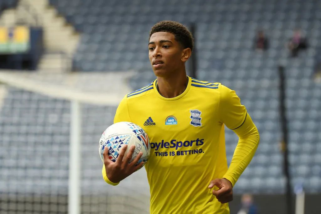 代表三支不同球队连续5场欧冠进球，哈兰德是历史第一人（为三队均斩获欧冠五连场进球，哈兰德成史上首人）