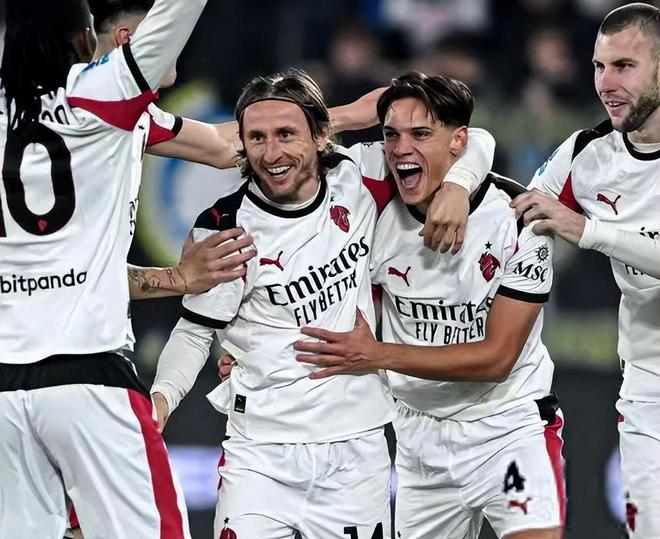 罗欣棫展现中国女篮精气神（罗欣棫彰显中国女篮拼搏精神）