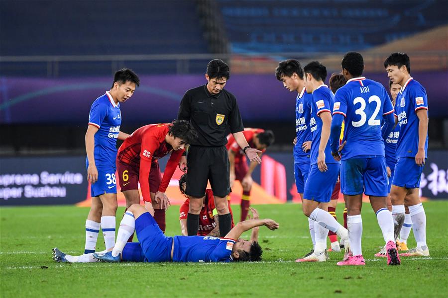 梅西路过回家，重返巴萨诺坎普球场。1800w点赞。（梅西重返巴萨诺坎普，如归故里，点赞突破1800万）