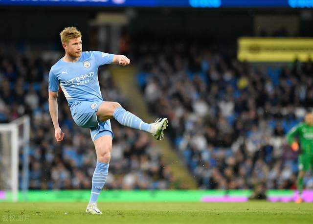 球星生日夜梅开二度，收获双喜（生日之夜两度破门，双喜临门）