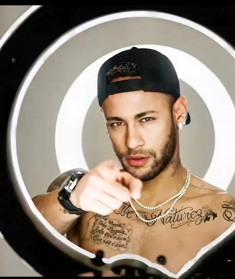 拉普拉塔大学生抗议阿足协新规，背身列队迎接联赛冠军罗萨里奥（抗议阿足协新规，拉普拉塔大学生背对列队迎接联赛冠军罗萨里奥）