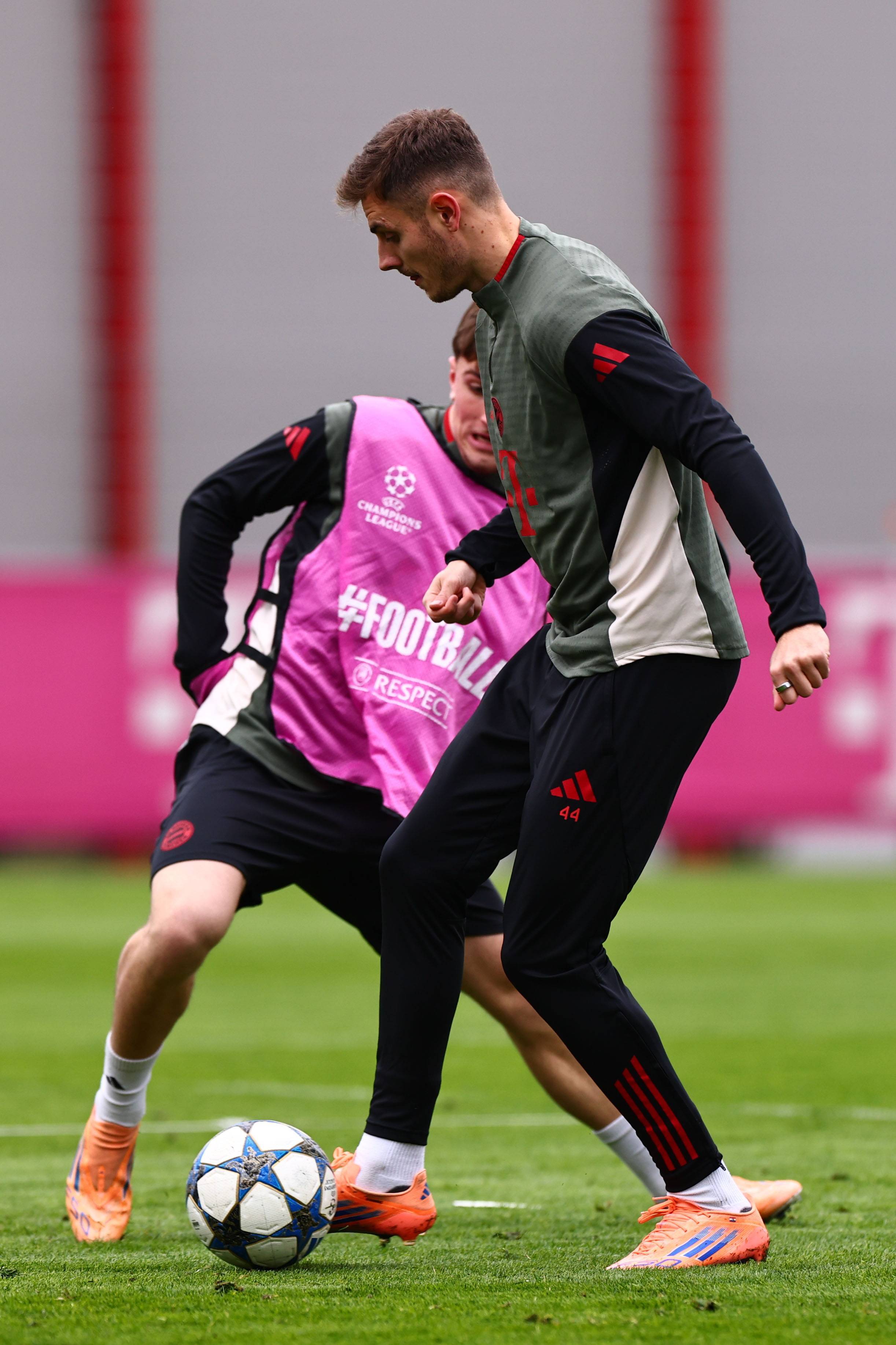 青岛西海岸投资人告别邵佳一：愿你前程似锦，再见亦如初（青岛西海岸投资人送别邵佳一：祝你前路光明，重逢仍如初见）