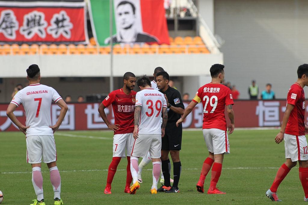 FC26足球庆典队长：金搓姆巴佩领衔，C罗、凯恩、范戴克在列（FC26庆典队长阵容：金搓姆巴佩领衔，C罗、凯恩、范戴克入选）