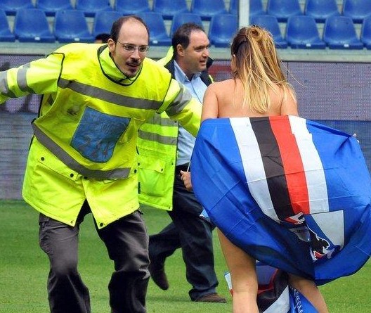 维尔茨加盟利物浦后表现低迷，仅1次进球被判乌龙，未能兑现预期。（维尔茨转会利物浦后状态低迷：唯一进球判为乌龙，表现未达预期）