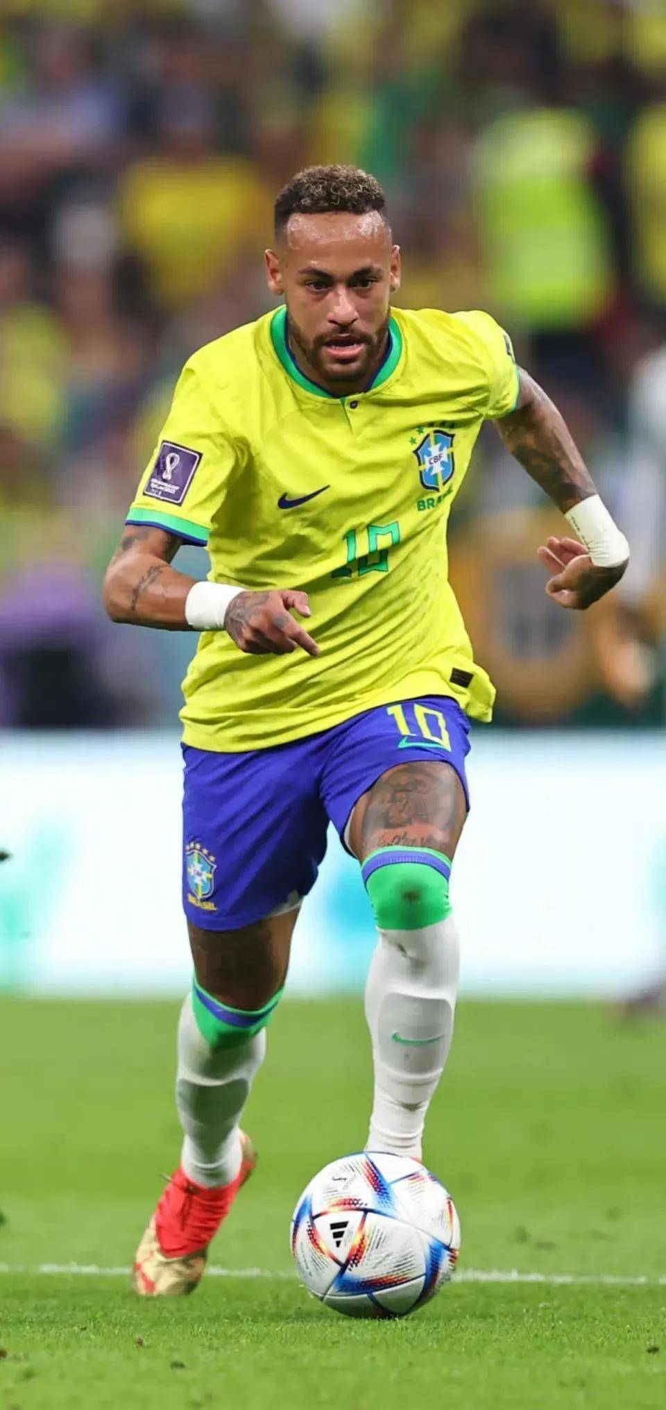 穆帅的本菲卡1米98门将受到英超球队关注，售价在4000万欧元（英超多队盯上穆帅麾下本菲卡1米98门将，标价约4000万欧元）